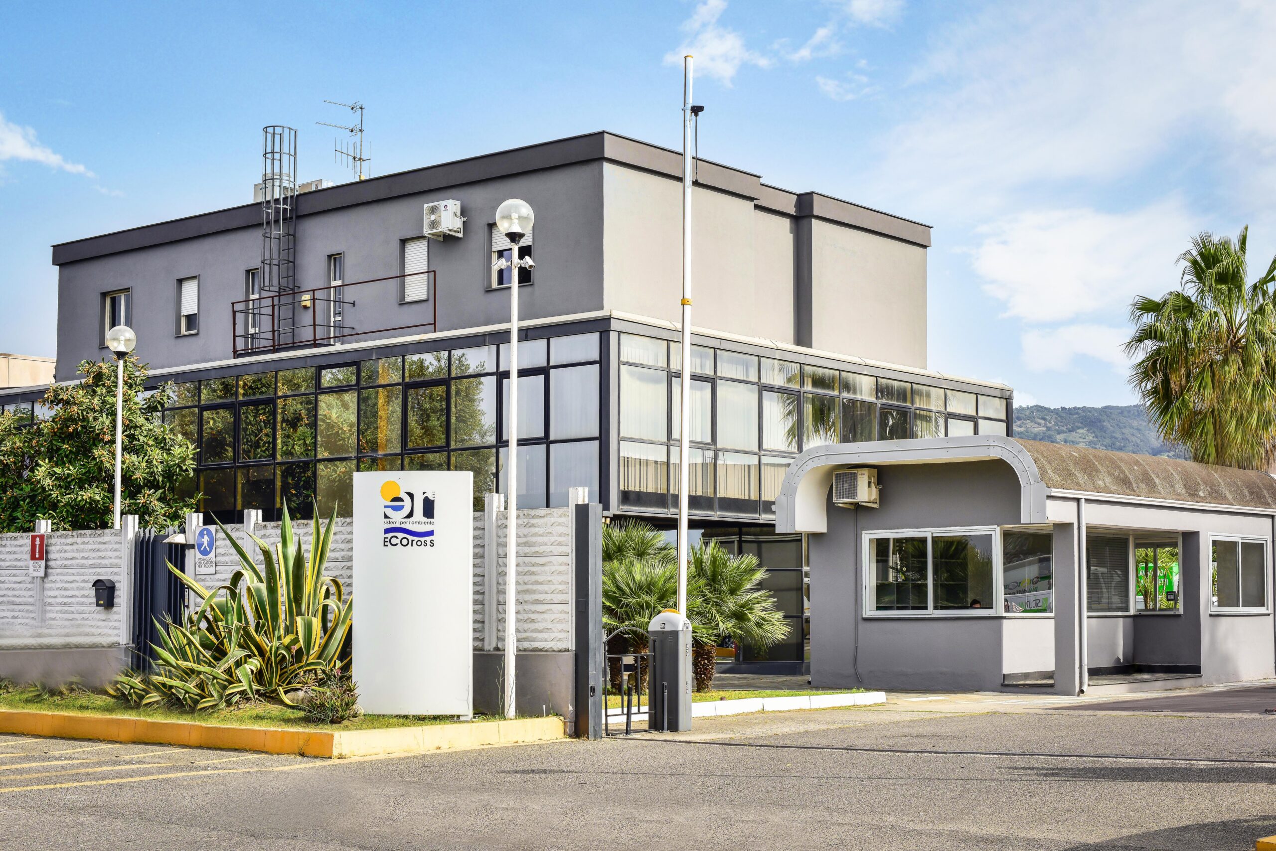 AZIENDA-ECOROSS