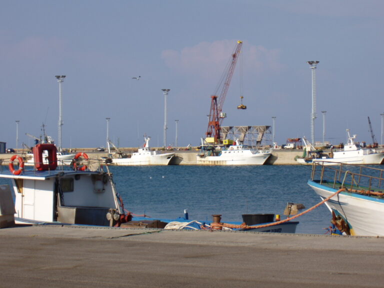 Imbarcazioni_nel_porto_di_Corigliano