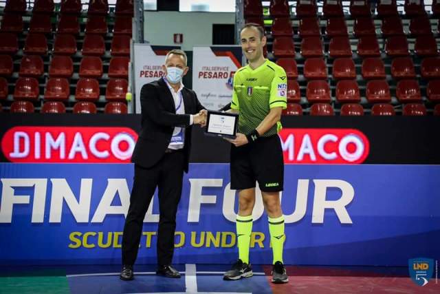 Salvatore_Freccia_premiato_dopo_la_Finale