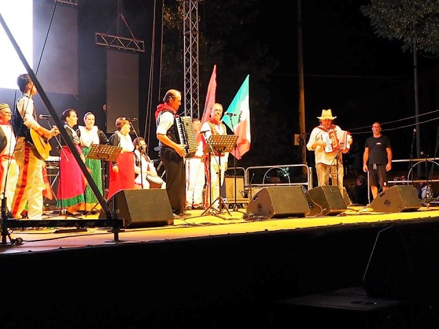 D_Gruppo_folk_Bilte_e_Firmoses