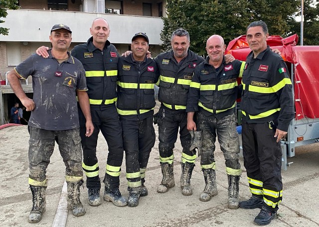 FOTO_VIGILI_DEL_FUOCO_DI_CO-RO_IN_MISSIONE_NELLE_MARCHE