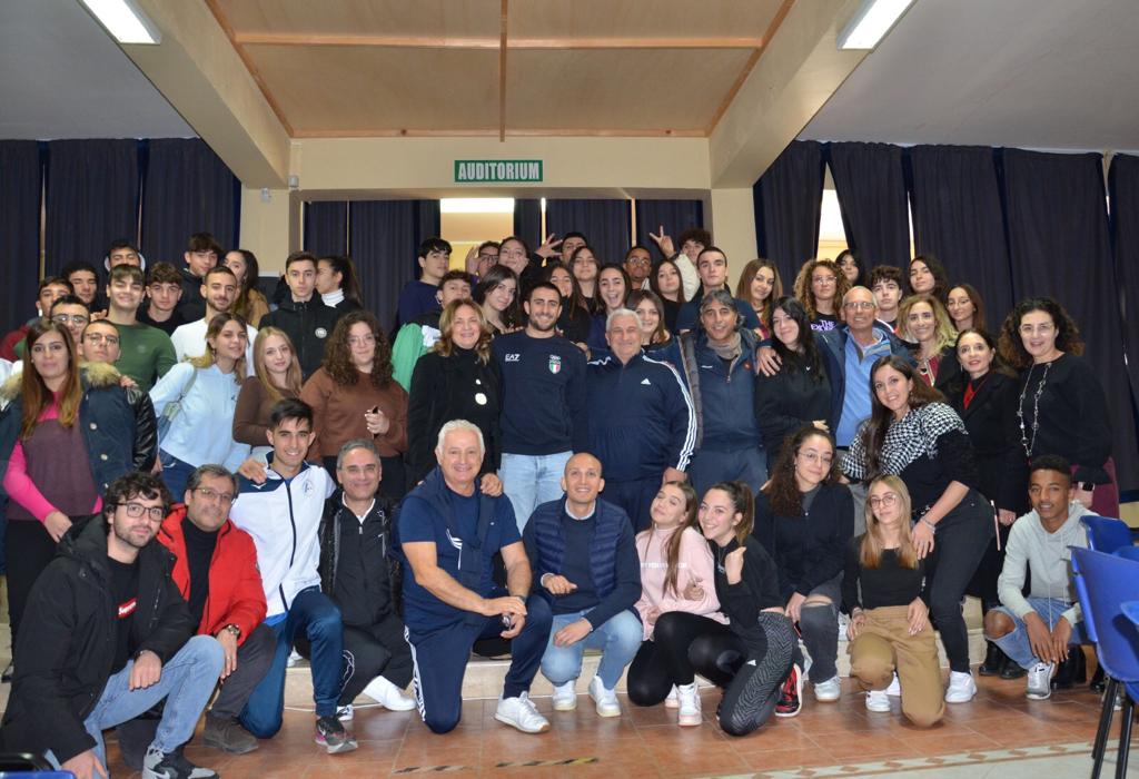Giovanni_Tocci_con_gli_studenti_e_i_docenti_Liceo_Sportivo_Itc_L_Palma_21_12_22