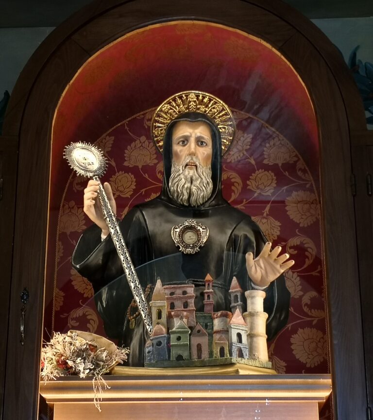 Statua_San_Francesco_di_Paola_2022