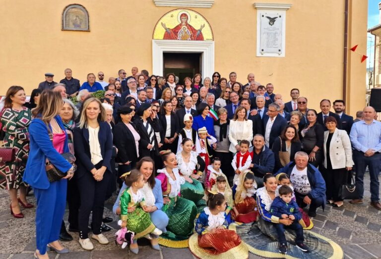 Il_Presidente_Begaj_nella_sua_tappa_a_Macchia_Albanese