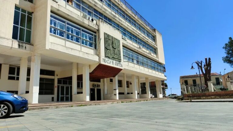 ex-tribunale