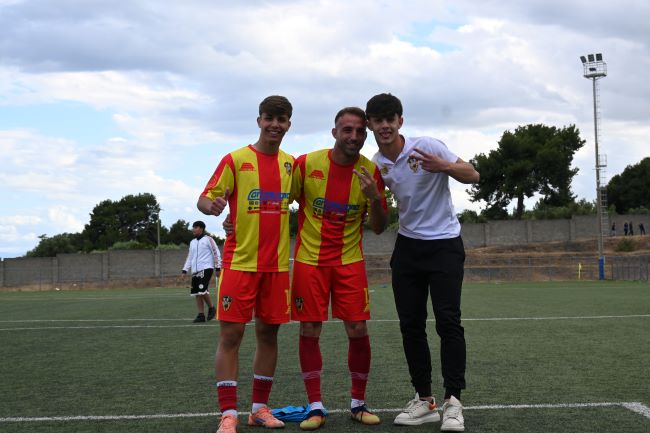 I-Tre-Coriglianesi-in-forza-al-Trebisacce-da-sx-W.-De-Giacomo-F.-Curatelo-e-F.-Ferraro-17-05-26